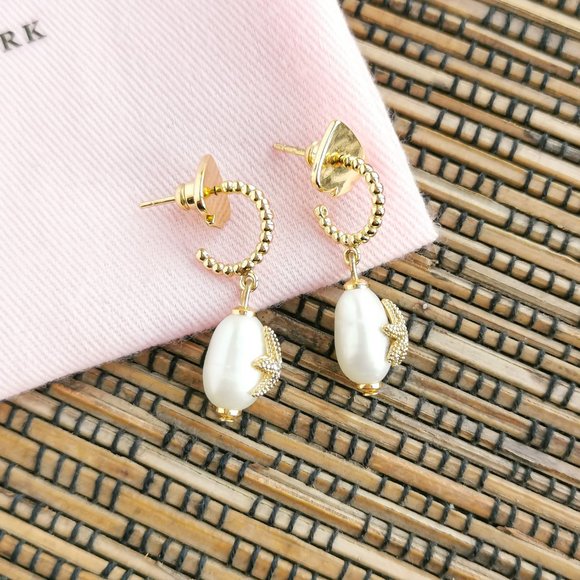 Sea Star Starfish Pearl Huggie Earrings Gold - Picture 2 of 3